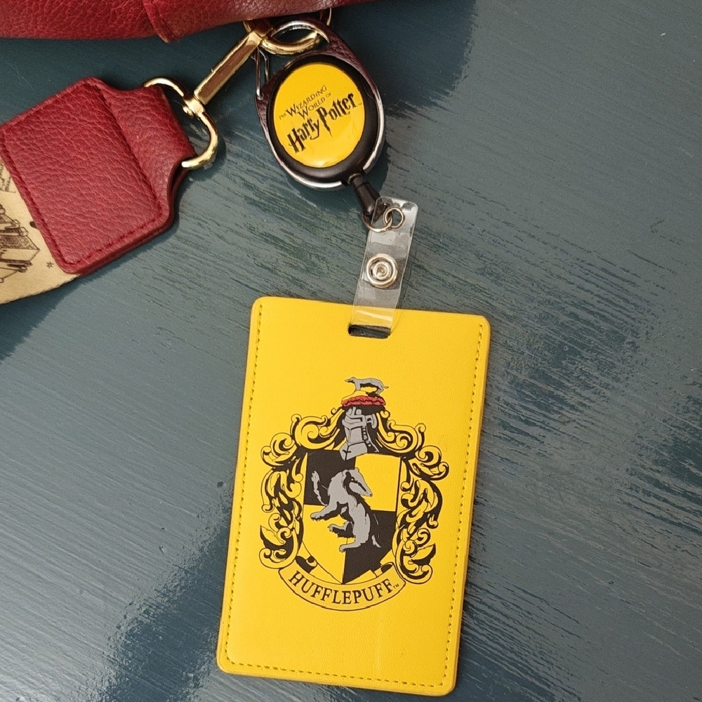 Universal Studios Harry Potter Mischief Bag With ID Clip - Picture 9 of 11
